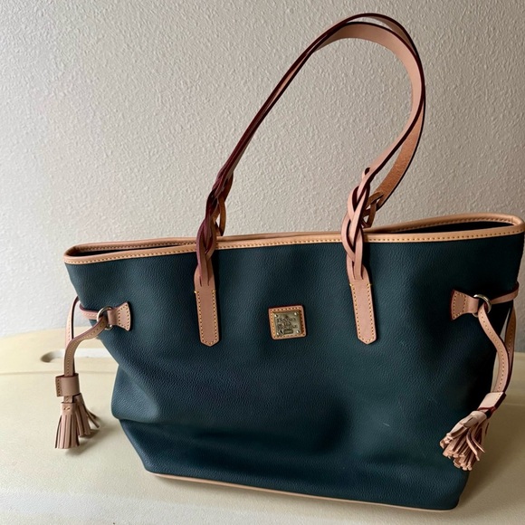 Dooney & Bourke Handbags - Dooney & Burke Bailey bag en 319 IV (ivy color)